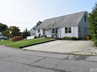 15 Susan Ln, East Brunswick, NJ 08816