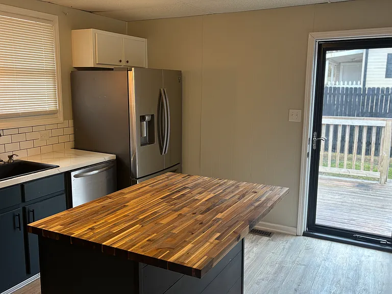3310 Goble St — Photo 3
