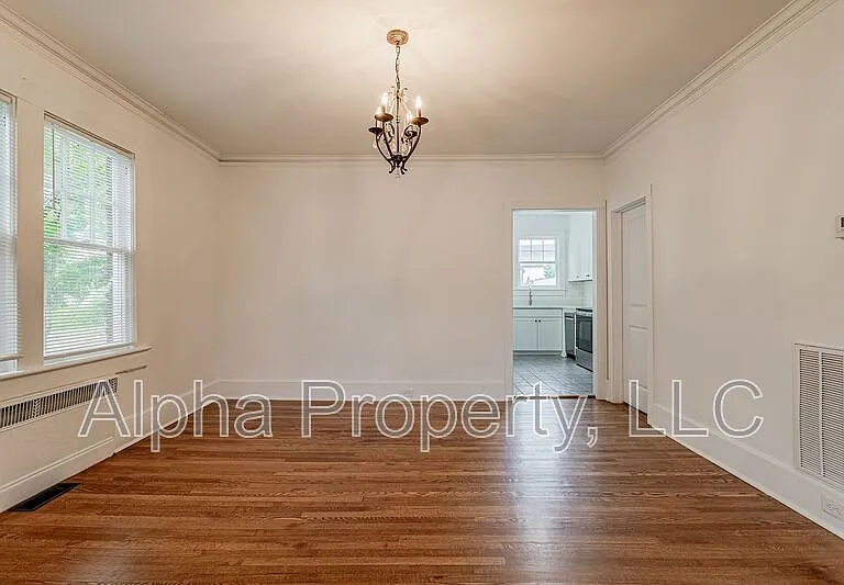 712 Augusta St — Photo 7