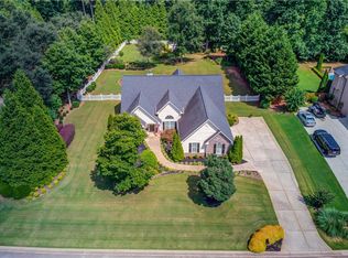 293 Prestwick Dr, Hoschton, GA 30548