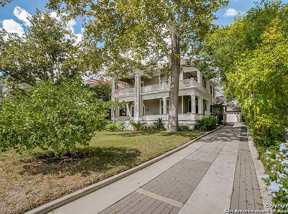 3rd image of 129 W Agarita Ave