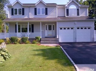 80 Oak St, Deer Park, NY 11729