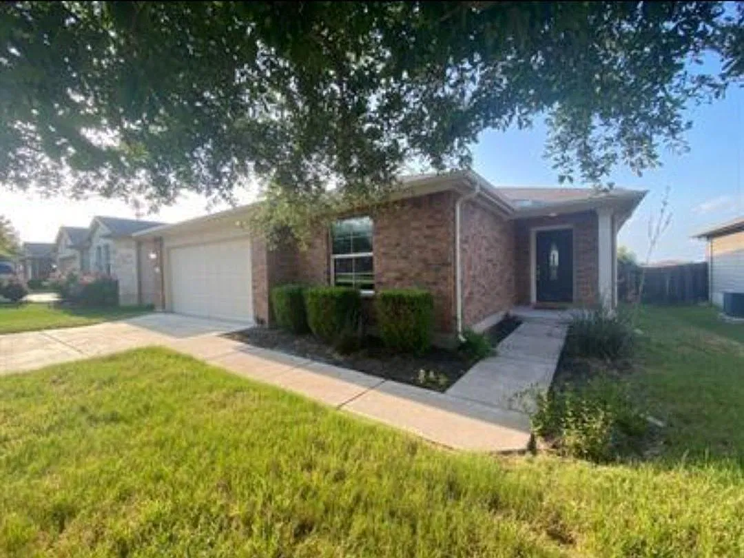 4 bed, 2.0 bath, 1604 sqft, $1,750 — Photo 1