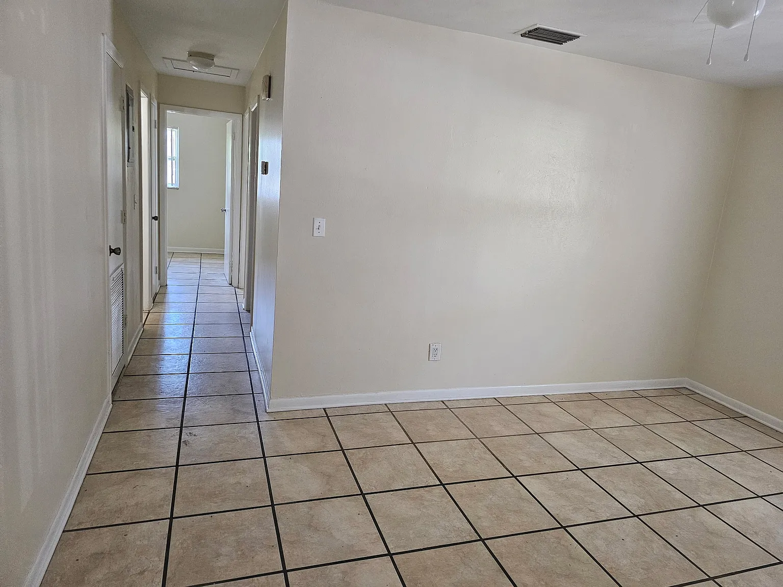 3 bed, 1190 sqft, $1,800 — Photo 3