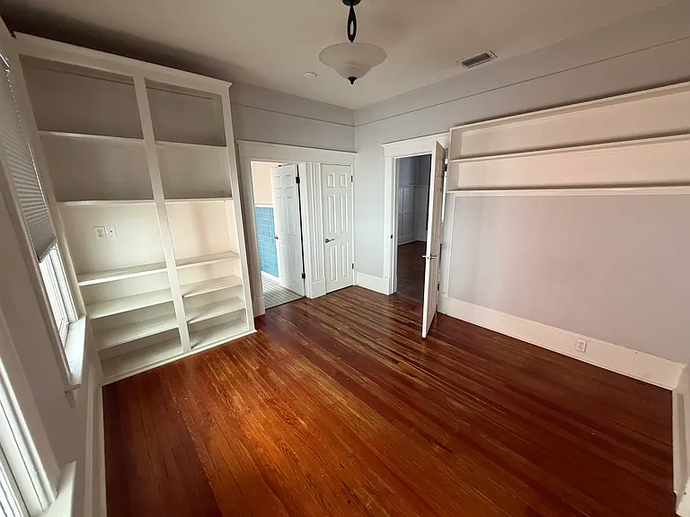 2346 College St — Photo 10