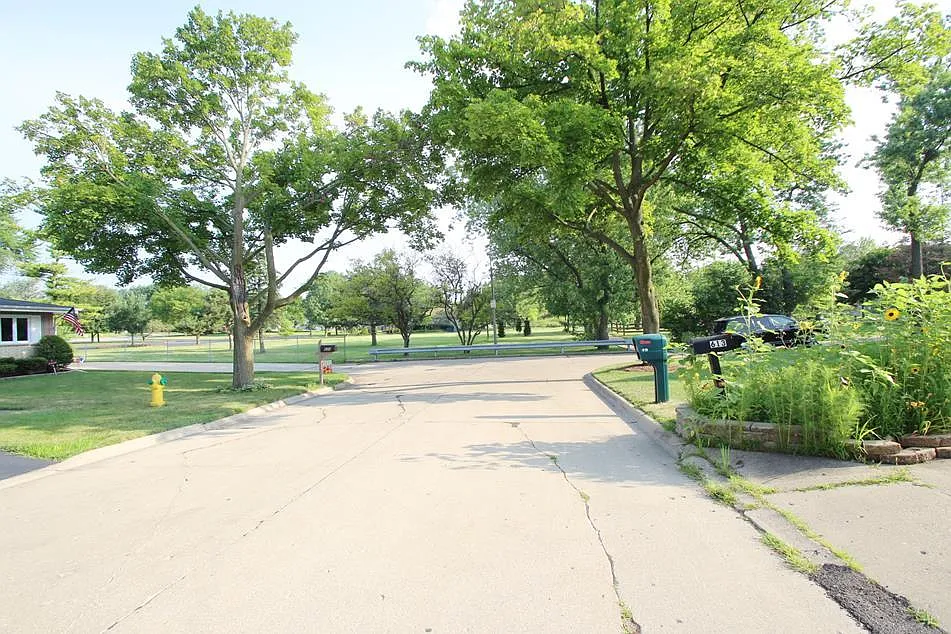 613 N Howard Ave — Photo 2