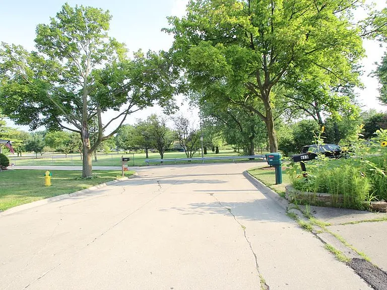 613 N Howard Ave — Photo 2
