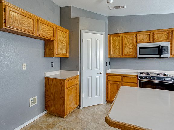 4th image of 6694 Waterford Dr