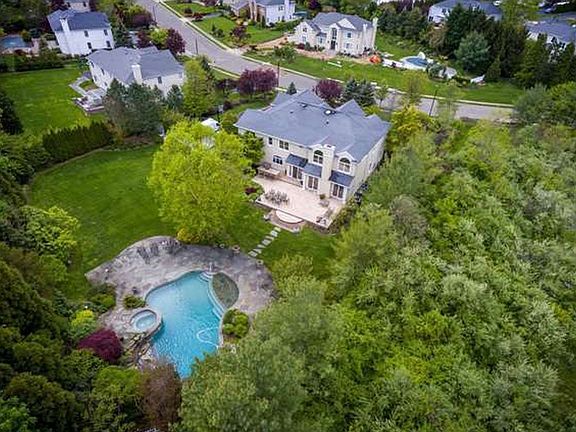 4th image of 24 Woodbury Farms Dr