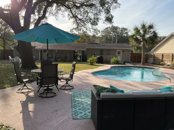 716 S 15th St, Fernandina Beach, FL 32034