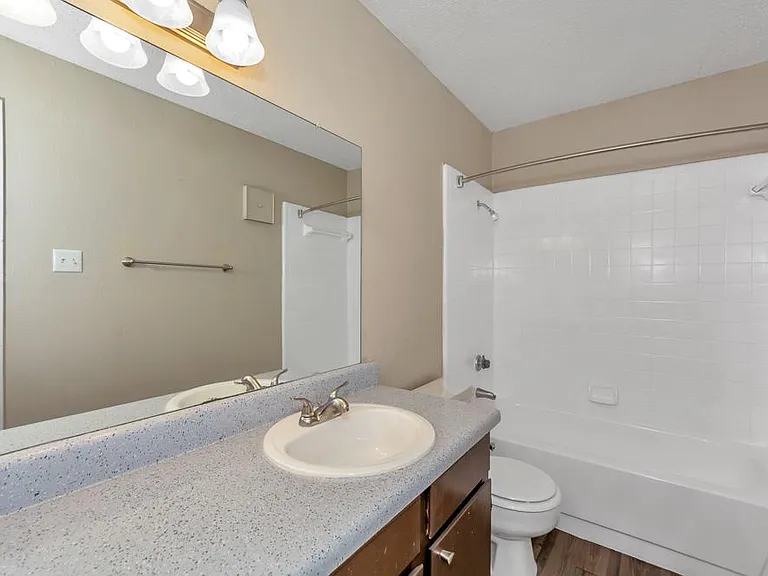 Oak Meadow Apartments — Photo 15