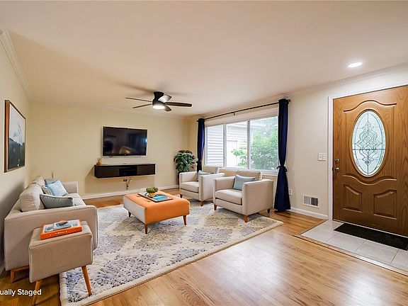 4th image of 18 Ainsworth Ln