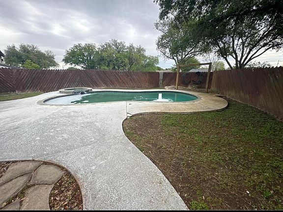 3rd image of 708 Quail Creek Dr
