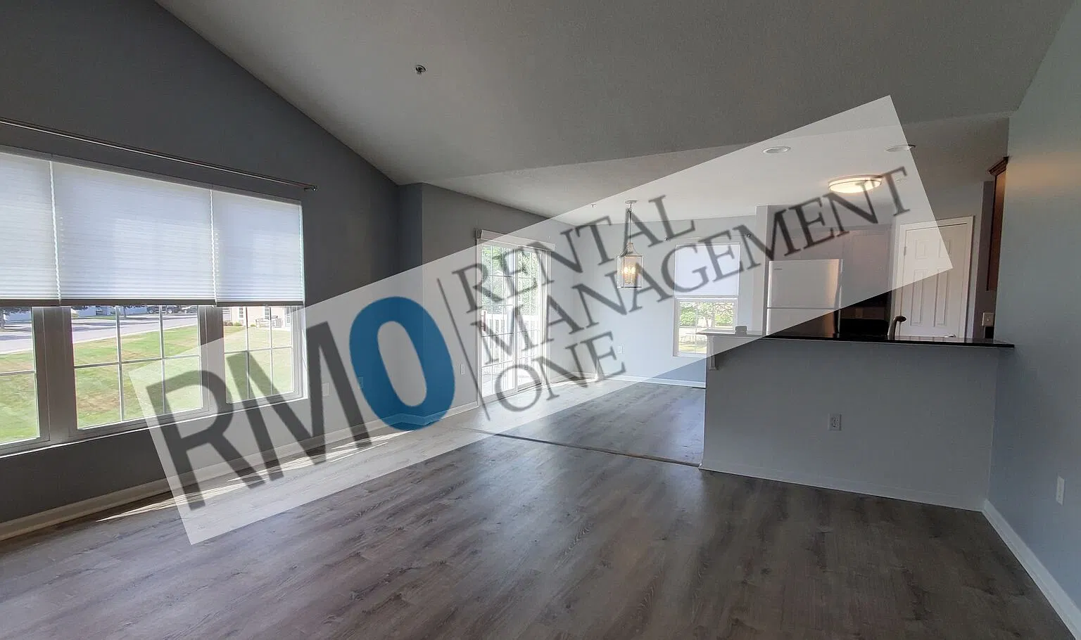 Chelsea Park Charming 2 Bedroom, 2 Bathroom Upper Level End Unit — Photo 4