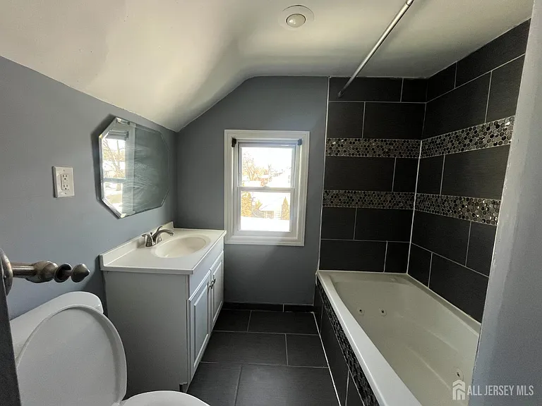 7 Bound Brook Ave — Photo 6