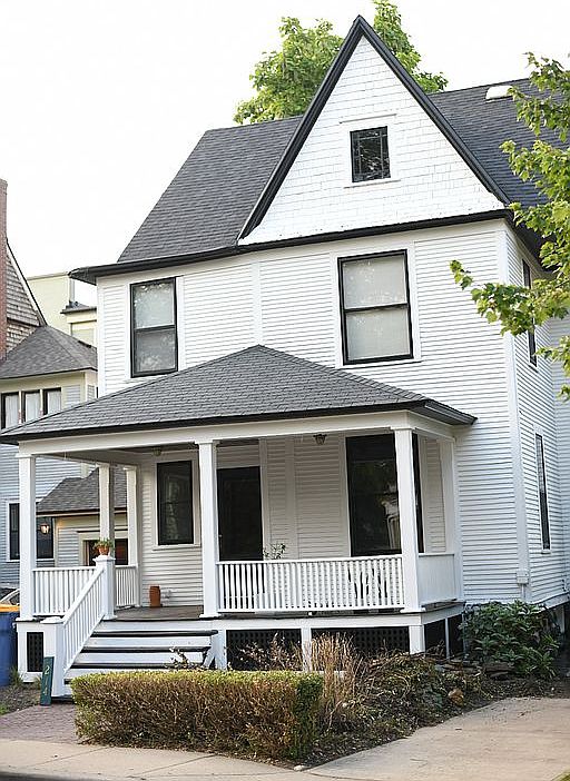 1st image of 214 Wellington Ave SE