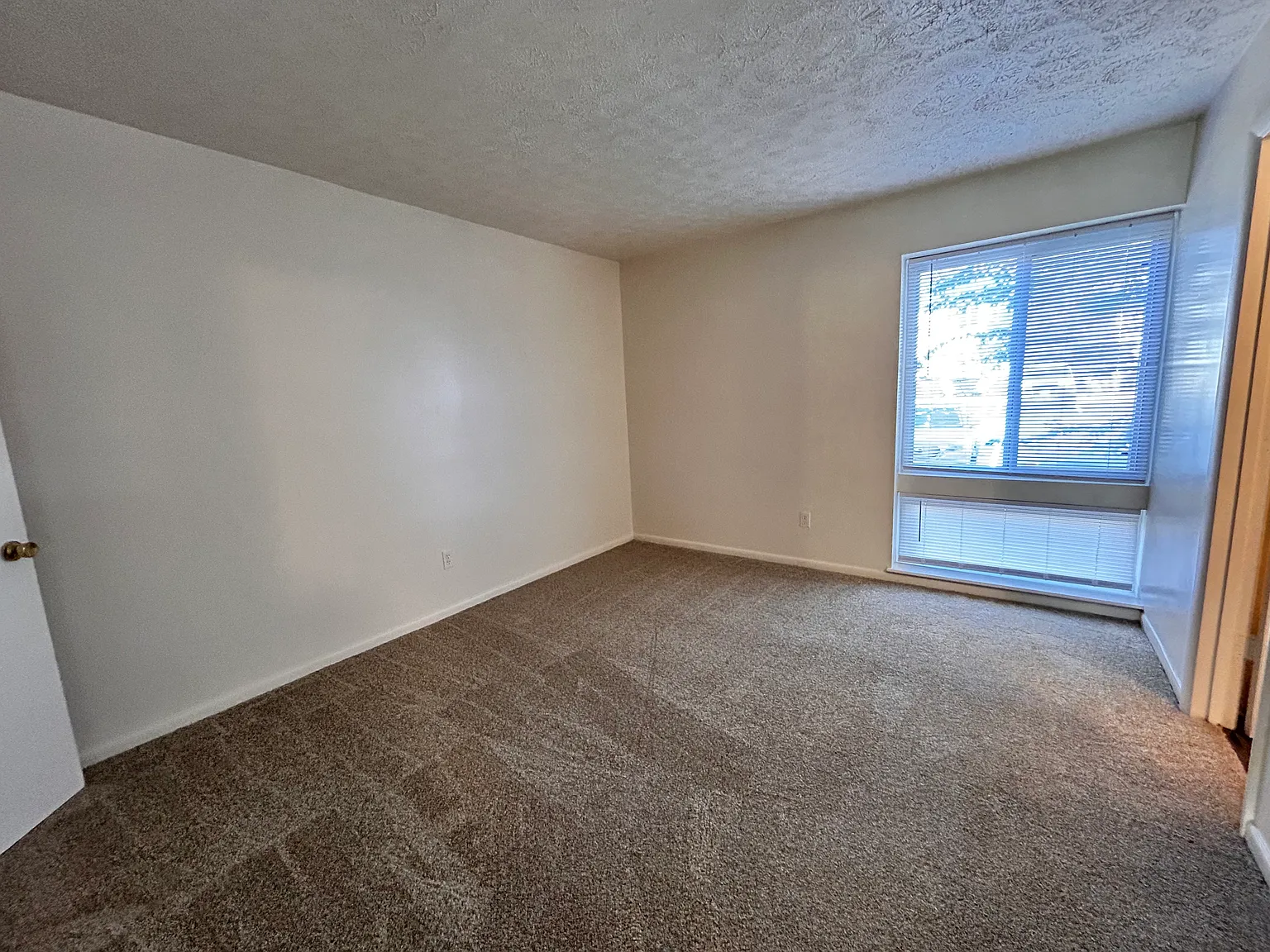 Huntingwood Apartments — Photo 4