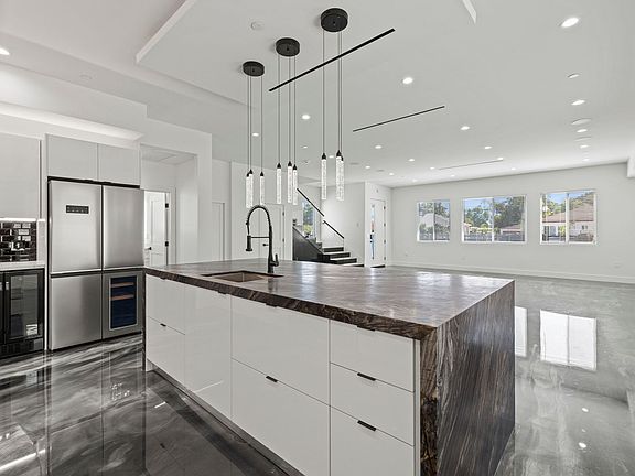 5th image of 15209 Cohasset St #D6a147311