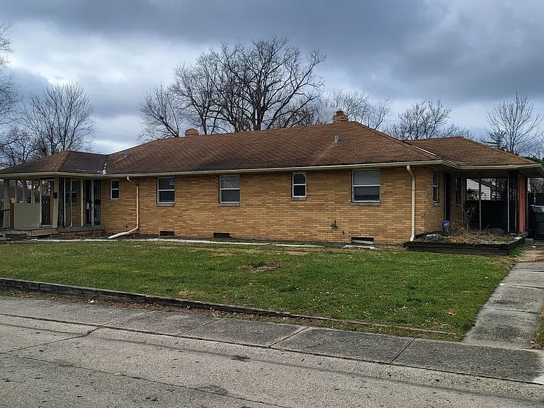 1450 N Campbell Ave — Photo 2