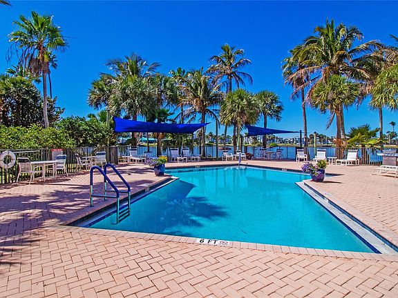 2nd image of 221 NE Plantation Road #213