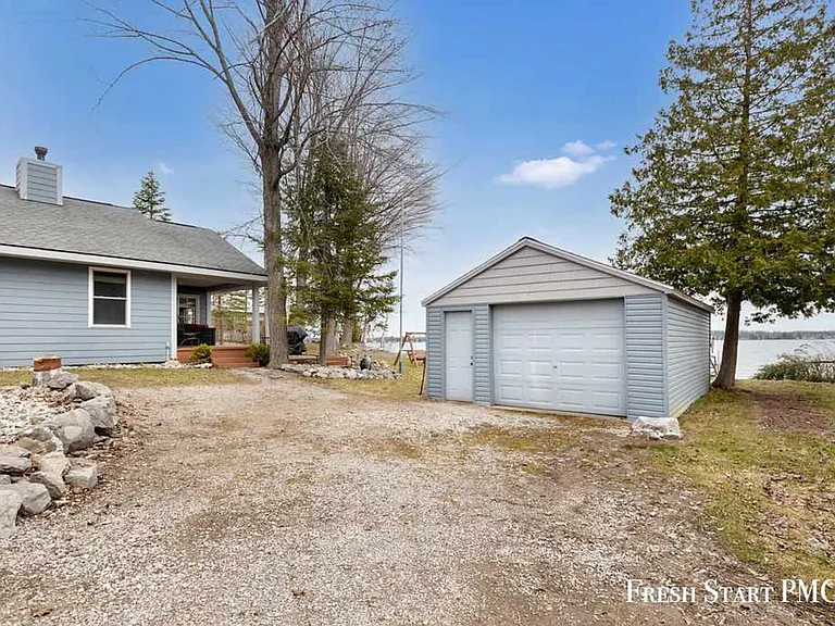 Brothers Bay Rd — Photo 21