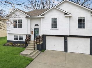 404 NW Orion Dr, Grain Valley, MO 64029