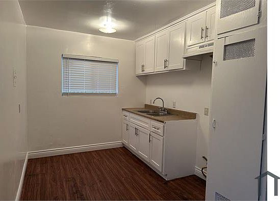 5th image of 234 W Century Blvd #4