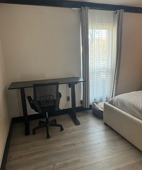 Desk and chair in the spacious bedroom.