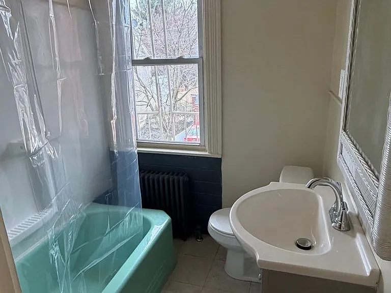 121 Laurel St — Photo 8
