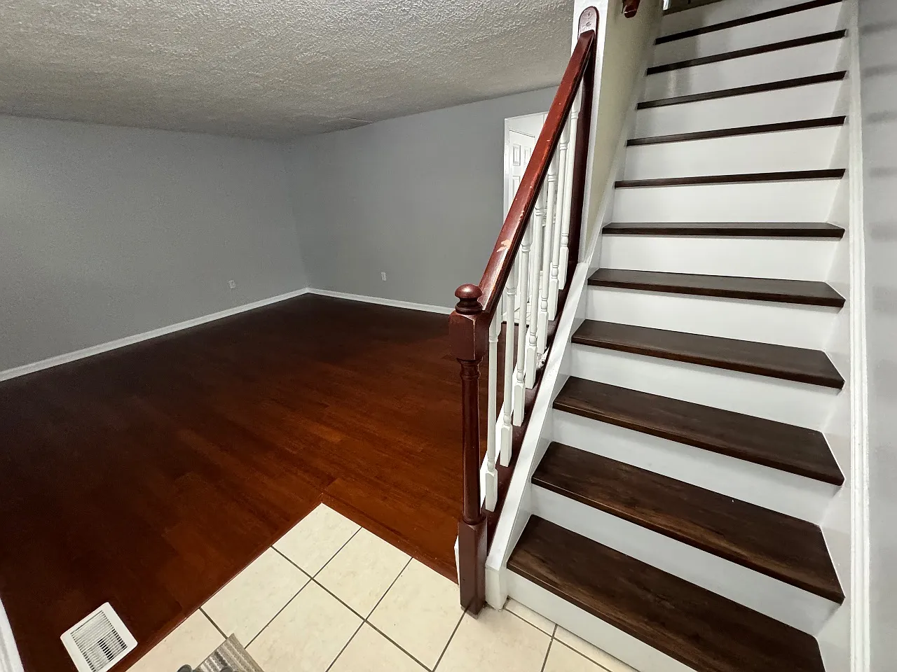 3 bed, 1220 sqft, $2,330 — Photo 4