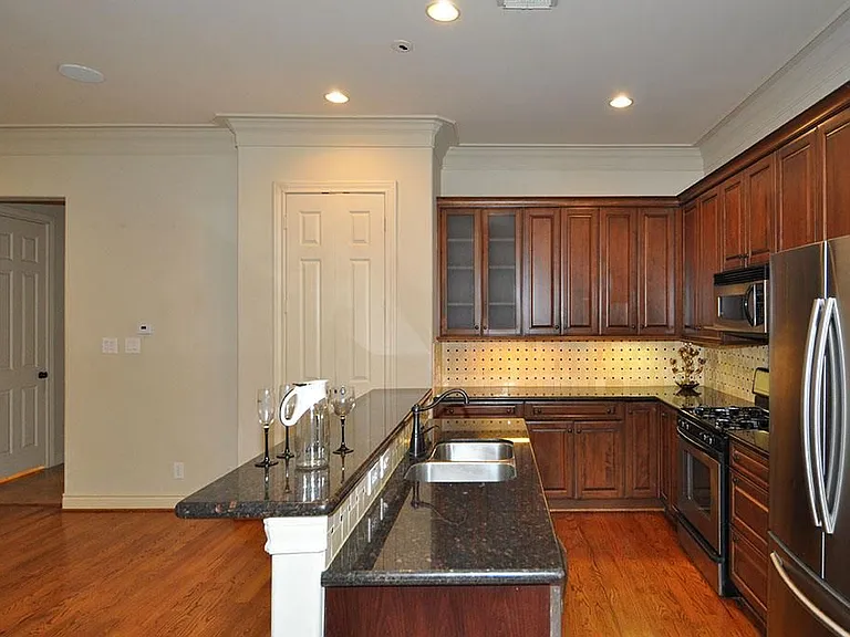 1412 Alabama St — Photo 9