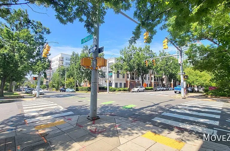 208 E Davie St — Photo 15
