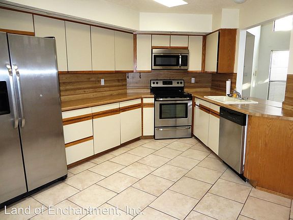 4th image of 5805 Cubero Dr NE