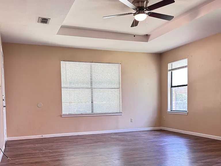 2527 Westminster Dr — Photo 6