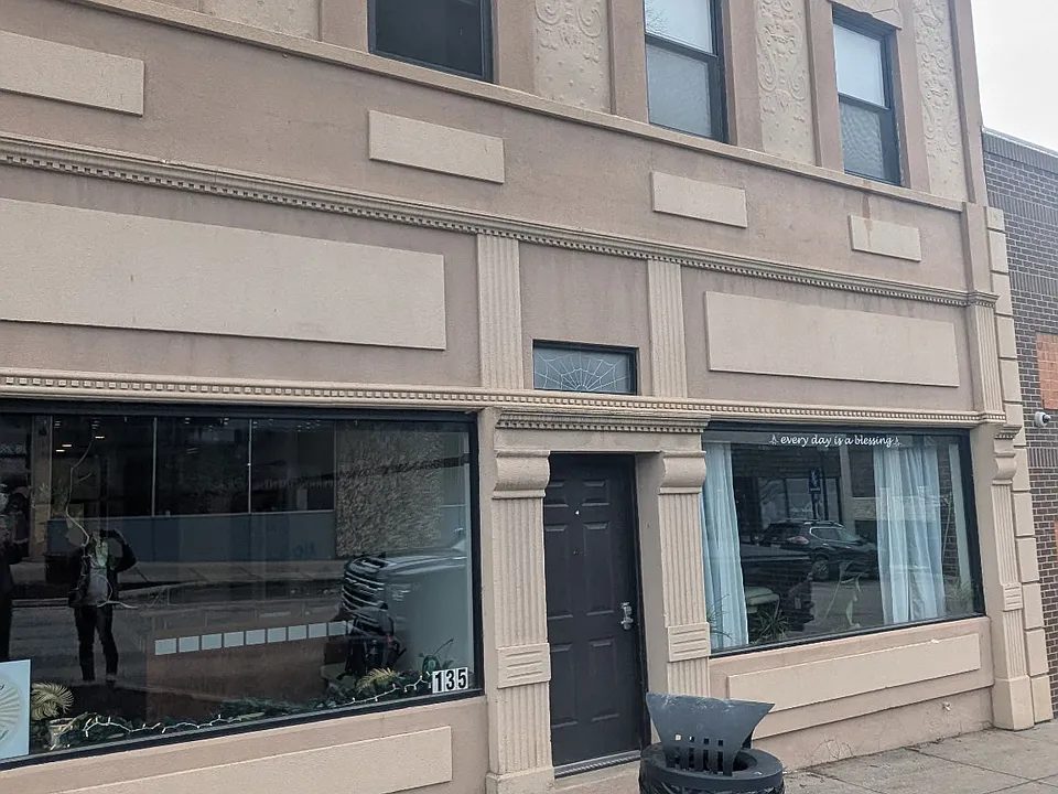 135 Oak St #3