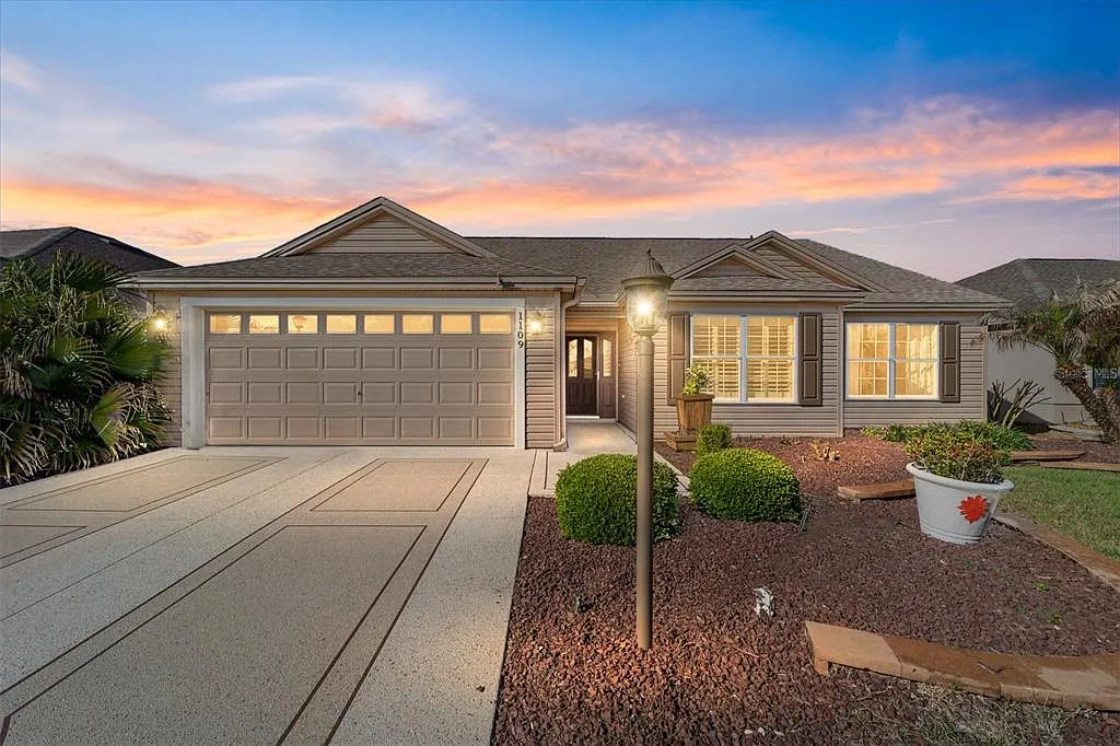 3 bed, 2.0 bath, 1970 sqft, $3,000 — Photo 3