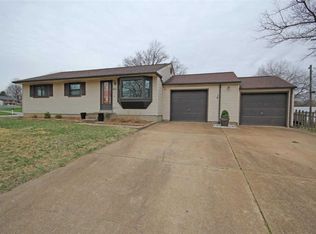 10201 Pickwick Dr, Saint Louis, MO 63123