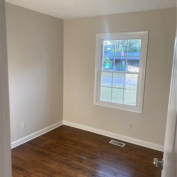 428 Perth St — Photo 3