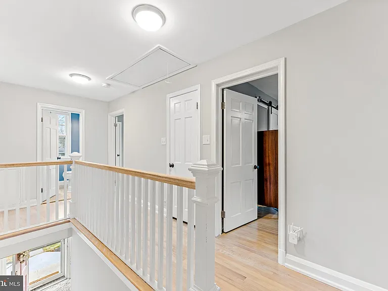 114 E Aylesbury Rd — Photo 25