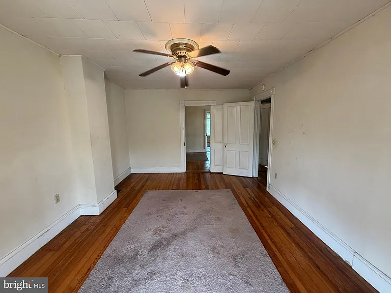 508 W Burke St — Photo 21