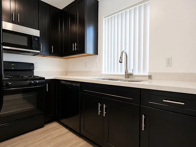 1532 Granville Ave #104 — Photo 8