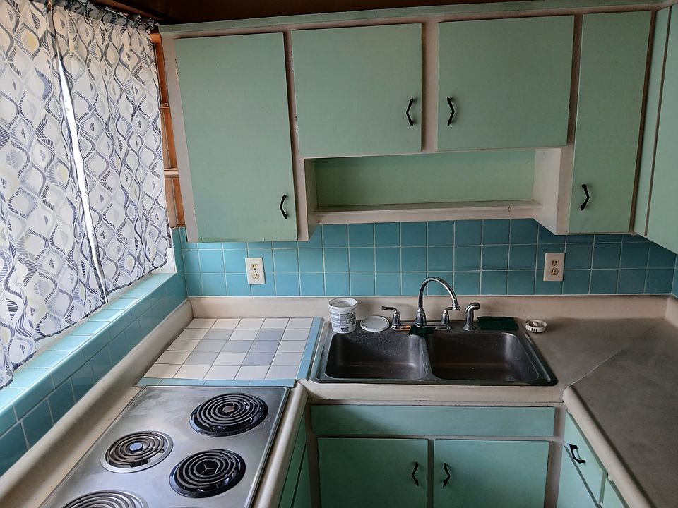 1st image of 401 Auburn Dr APT 1