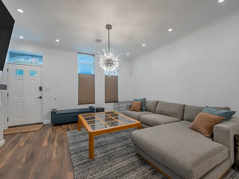 419 W Grand Ave #G — Photo 14