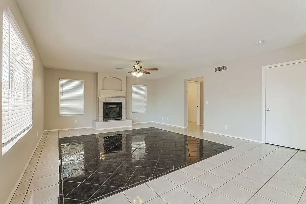 4 bed, 2.5 bath, 2258 sqft, $2,675 — Photo 4