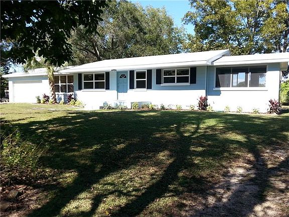 3rd image of 704 NE 10th Ave