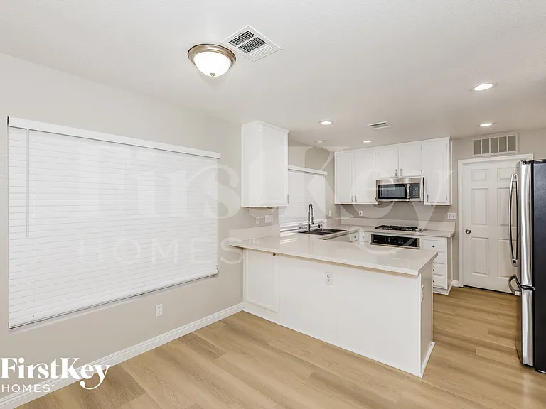 277 Fairbrook Dr — Photo 6