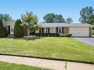 31 White Plains Dr, Chesterfield, MO