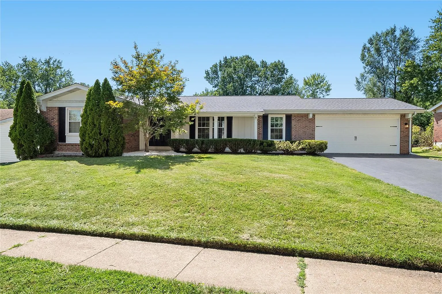 31 White Plains Dr photo 1