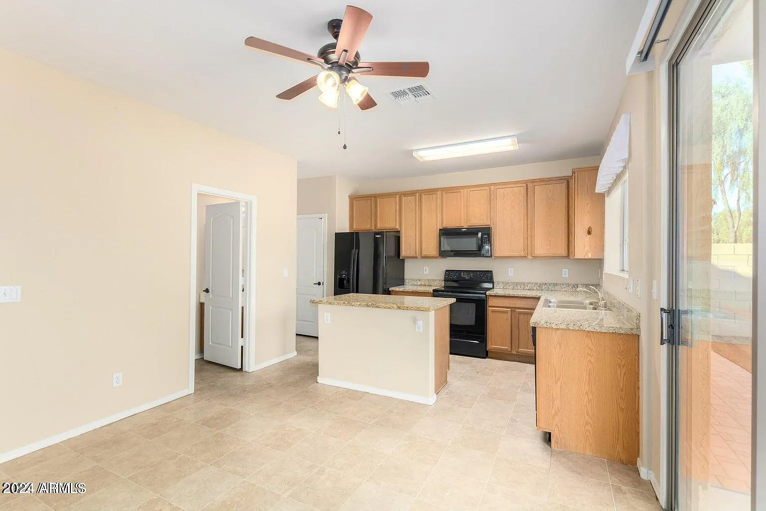 3 bed, 2.5 bath, 1571 sqft, $1,950 — Photo 4