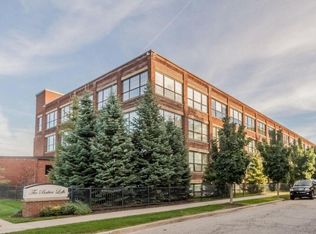 533 Columbia Ave APT 121, Holland, MI 49423